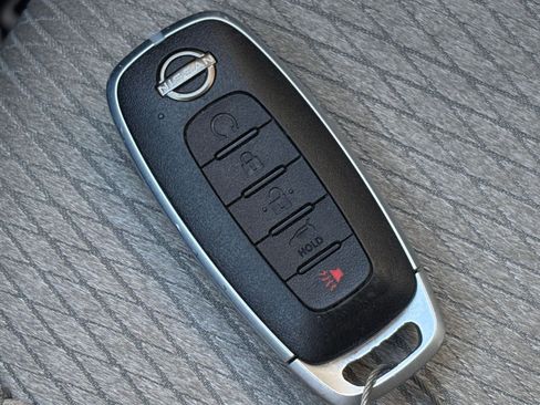 Used 2025 Nissan Rogue SV image 27