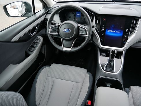 Used 2025 Subaru Outback Premium image 9