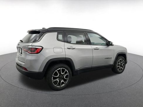 Used 2025 Jeep Compass Trailhawk AWD/4WD image 11