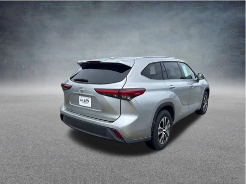 Used 2022 Toyota Highlander XLE FWD image 10