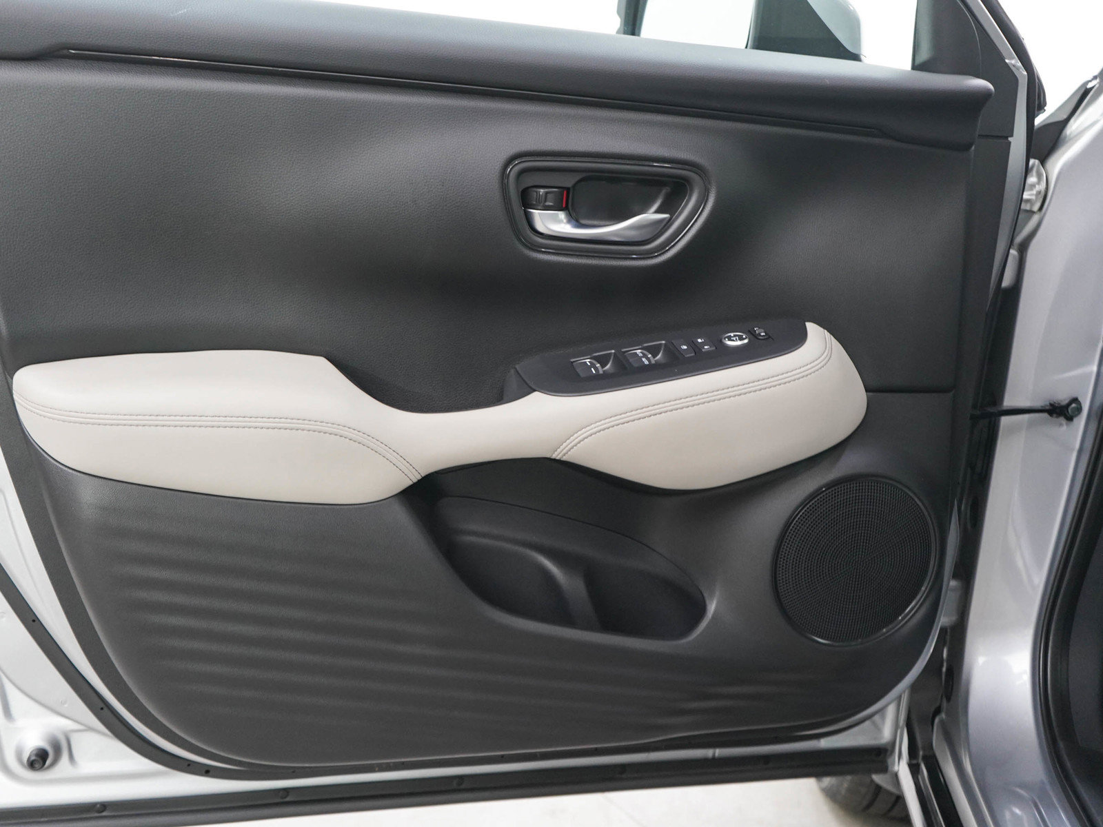 Used 2025 Honda HR-V EX-L image 18