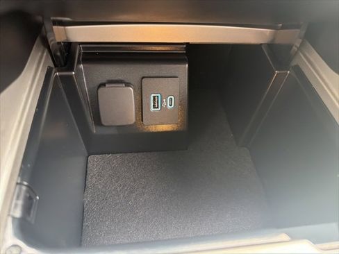 Used 2023 Ford Explorer Limited w/ Limited Technology Package image 27