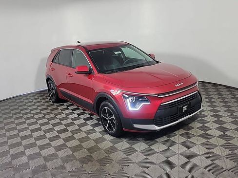 Used 2025 Kia Niro LX FWD image 2