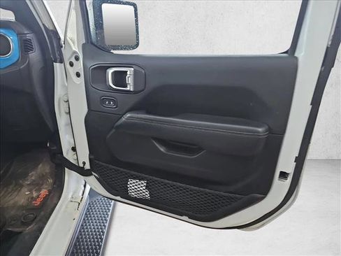 Used 2020 Jeep Wrangler Unlimited Sahara image 9