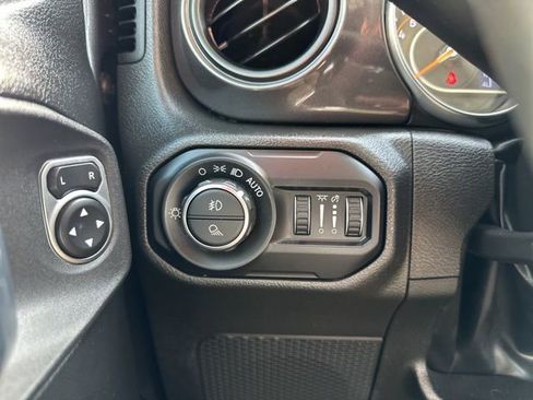 Certified 2022 Jeep Gladiator Sport AWD/4WD image 26
