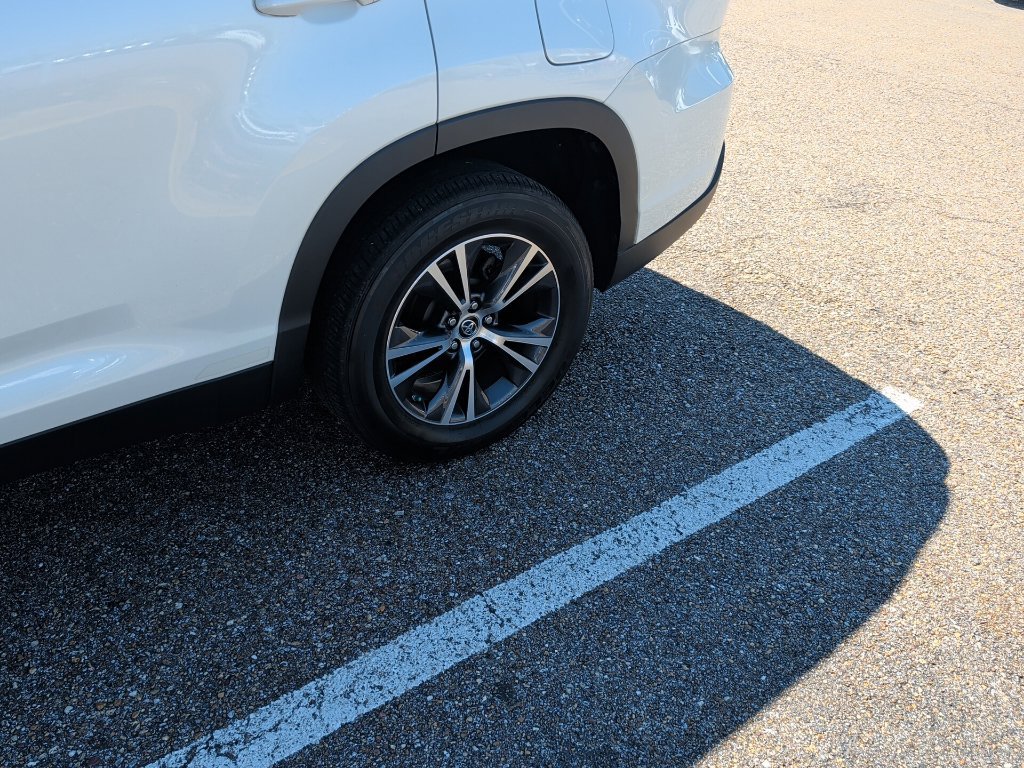 Used 2019 Toyota Highlander Plus FWD image 6