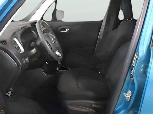 Used 2019 Jeep Renegade Latitude FWD image 28