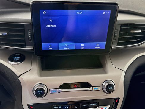 Used 2024 Ford Explorer XLT w/ Equipment Group 202A RWD image 18
