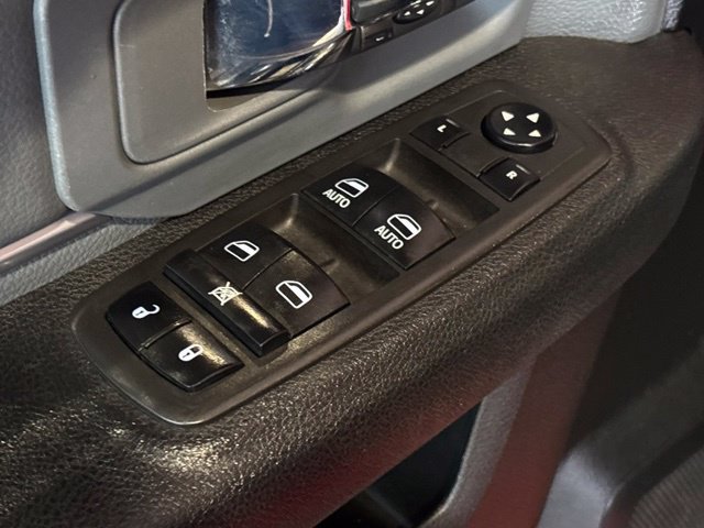 Used 2022 RAM 1500 Classic SLT AWD/4WD image 30