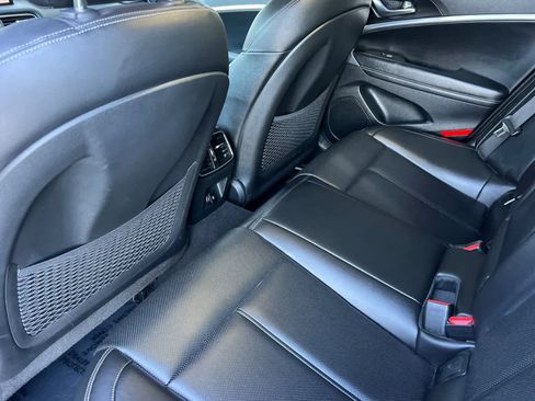 Used 2022 Genesis G70 2.0T image 4