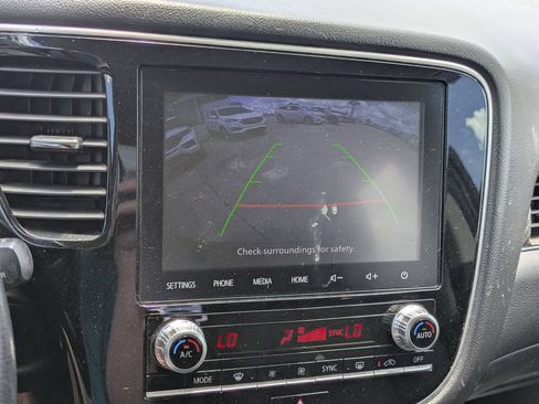 Used 2020 Mitsubishi Outlander ES AWD/4WD image 13