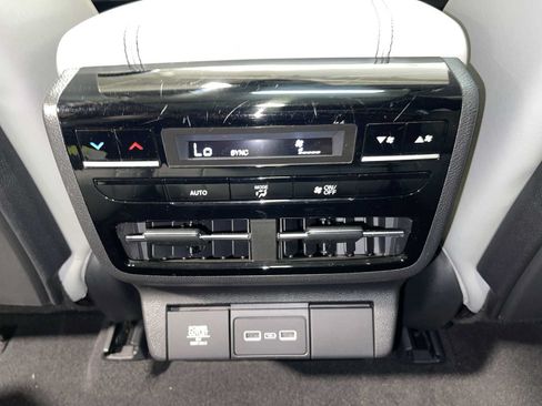 Used 2024 Acura MDX SH-AWD w/ Technology Package image 25