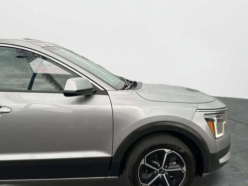 Used 2023 Kia Niro LX FWD image 32