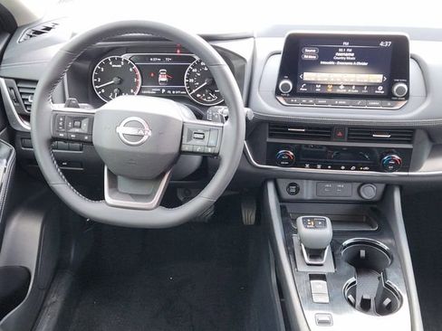 Used 2025 Nissan Rogue SV image 21