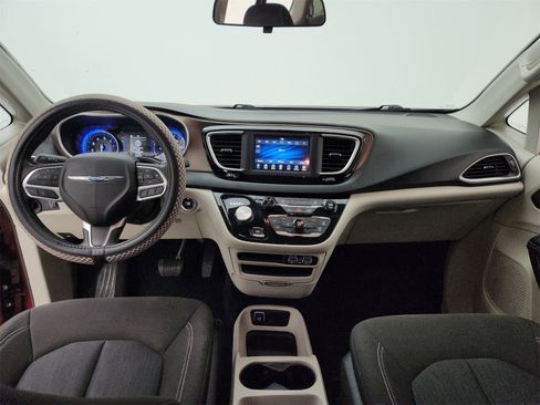 Used 2021 Chrysler Voyager L image 22