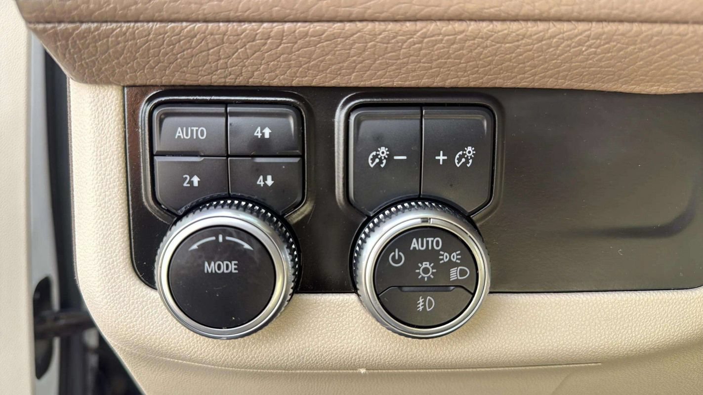 Used 2022 GMC Yukon XL Denali AWD/4WD image 13