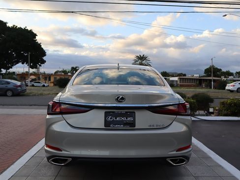 Used 2025 Lexus ES 350 w/ Premium Package image 6