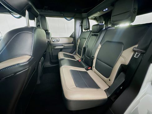 Used 2022 Ford Bronco Wildtrak image 28