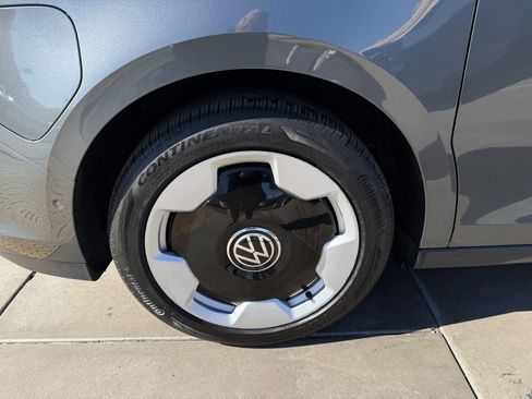 Used 2025 Volkswagen ID. Buzz Pro S Plus image 15