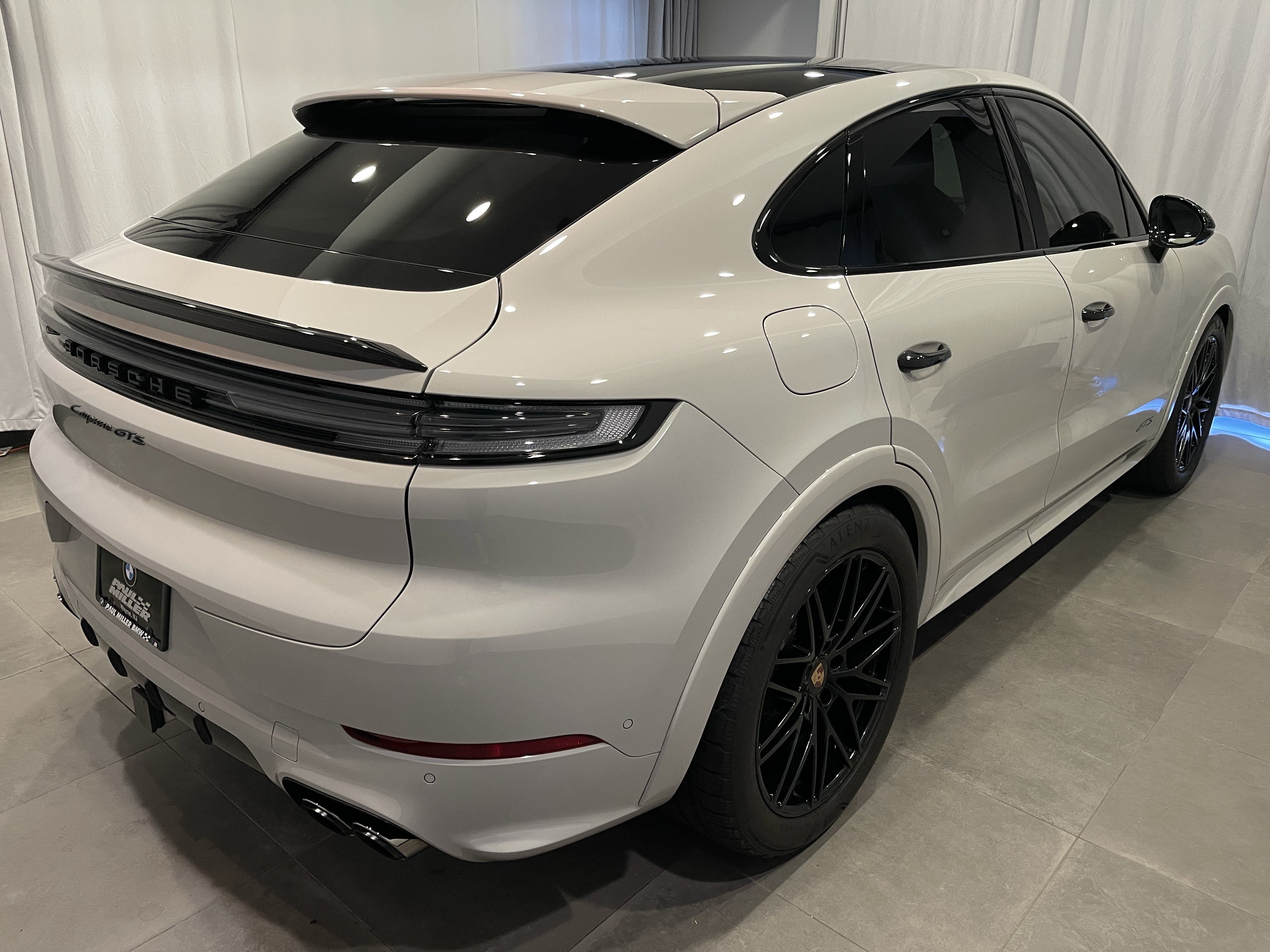 Used 2025 Porsche Cayenne GTS AWD/4WD image 6