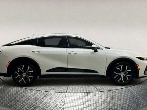 Used 2023 Toyota Crown XLE image 9