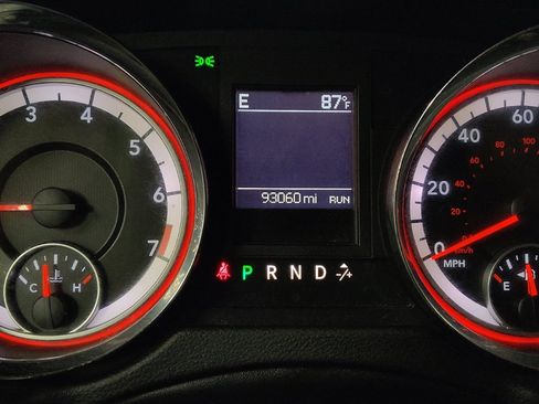 Used 2019 Dodge Grand Caravan SXT w/ Blacktop Package FWD image 23
