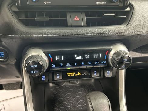 Used 2020 Toyota RAV4 XLE w/ Convenience Package image 16