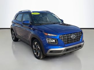 Used 2023 Hyundai Venue SEL video 1