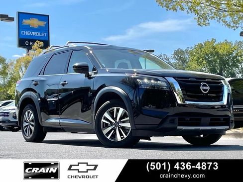 Used 2025 Nissan Pathfinder SL AWD/4WD image 1
