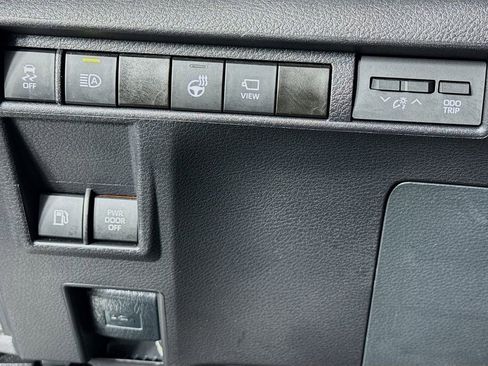 Used 2025 Toyota Sienna Platinum image 14