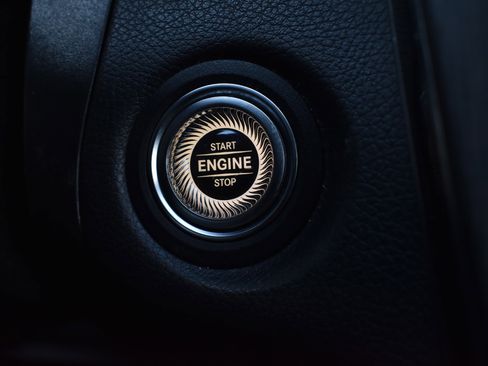 Used 2021 Mercedes-Benz GLC 300 4MATIC image 32