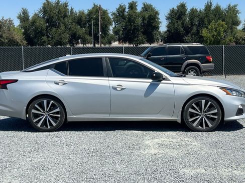 Used 2022 Nissan Altima 2.5 SR FWD image 9
