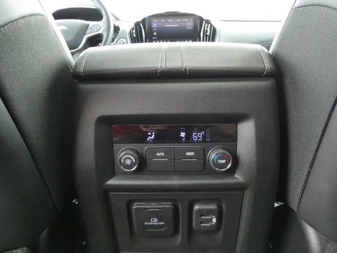 Used 2023 Chevrolet Traverse LT w/ LT Premium Package AWD/4WD image 22