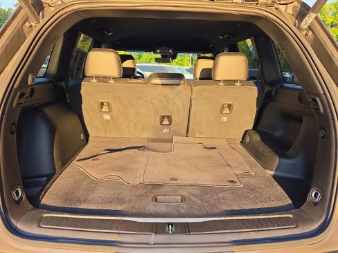 Used 2025 Jeep Grand Cherokee Limited image 17