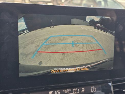 Used 2025 Toyota Sienna XLE FWD image 19