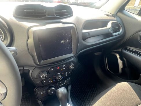 Used 2022 Jeep Renegade Latitude AWD/4WD image 23