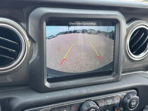 Used 2018 Jeep Wrangler Unlimited Sahara AWD/4WD image 24
