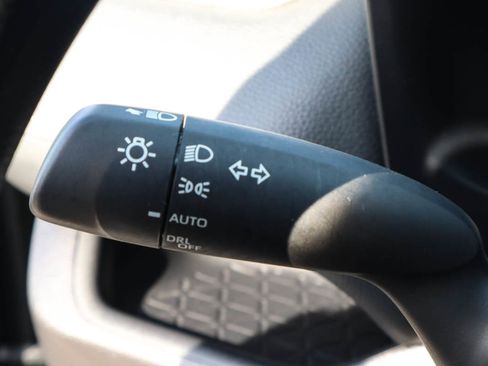 Used 2025 Toyota RAV4 XLE AWD/4WD image 16
