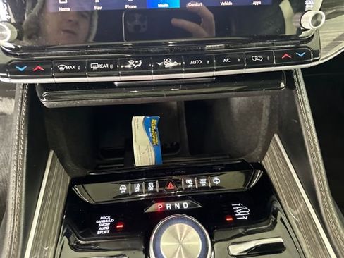 Used 2022 Jeep Wagoneer Series III w/ Premium Group I image 22