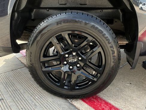 Used 2023 Chevrolet Silverado 1500 Custom w/ LPO, Dark Essentials Package RWD image 9
