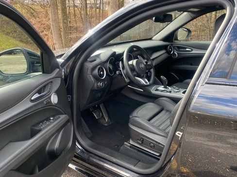 Used 2023 Alfa Romeo Stelvio Veloce image 18