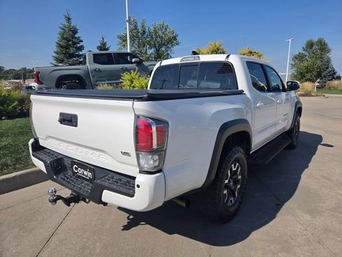 Used 2022 Toyota Tacoma TRD Off-Road w/ Technology Package AWD/4WD image 3