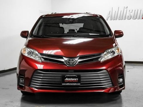 Used 2019 Toyota Sienna XLE Premium FWD image 6