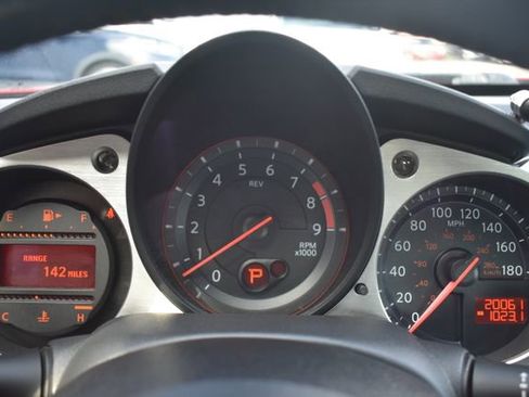 Used 2016 Nissan 370Z Roadster RWD image 20
