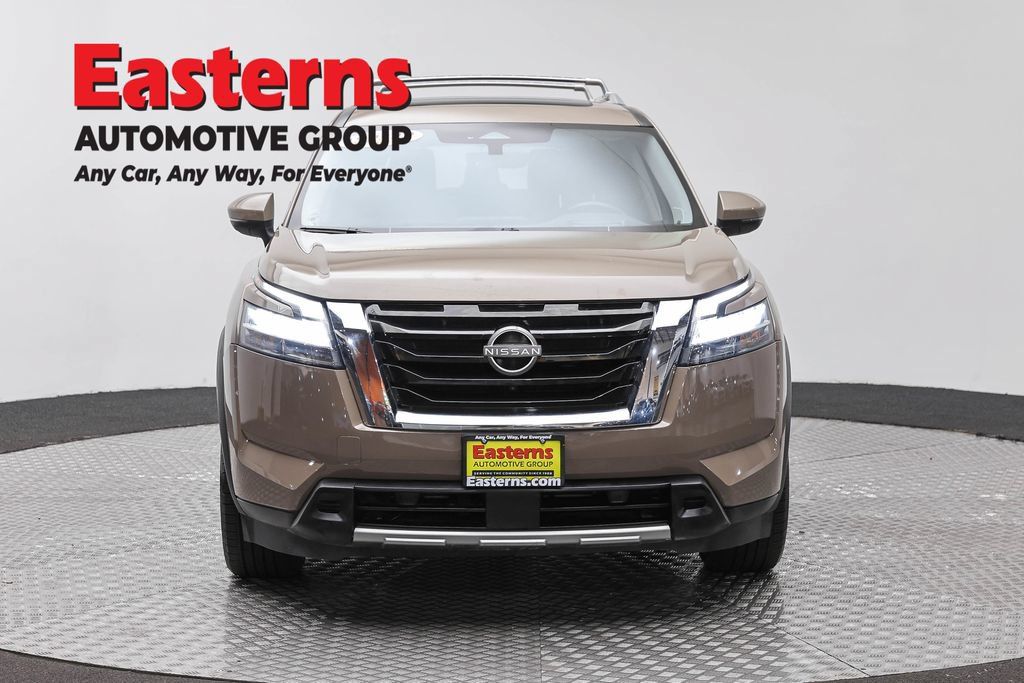 Used 2023 Nissan Pathfinder Platinum w/ Cargo Package AWD/4WD image 4