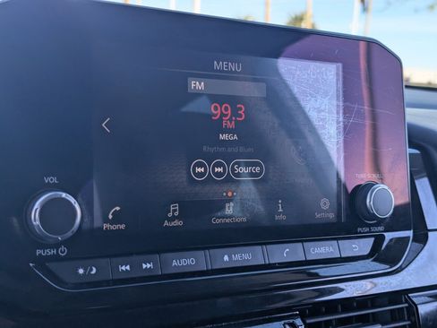 Used 2024 Nissan Pathfinder SV image 23