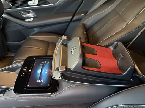 Used 2023 Mercedes-Benz Maybach GLS 600 4MATIC image 29