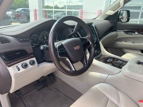 Used 2015 Cadillac Escalade Luxury AWD/4WD image 10