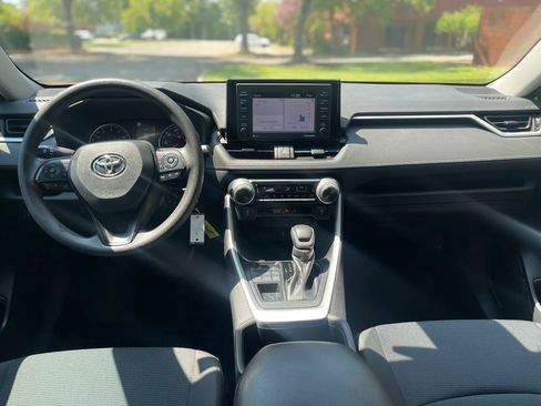 Used 2022 Toyota RAV4 LE AWD/4WD image 12
