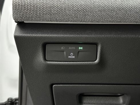 Used 2025 Volkswagen Tiguan S image 23